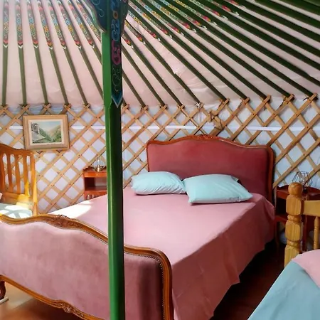 Yourtes Lacroutz Luxury tent Nassiet
