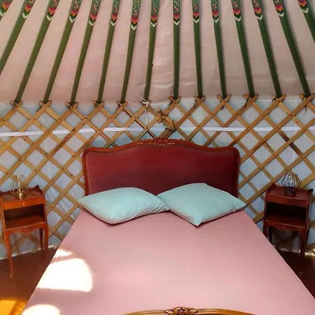 Yourtes Lacroutz Luxury tent