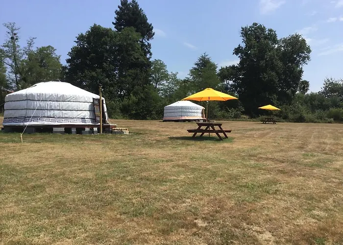 ラグジュアリーテント Yourtes Lacroutz *