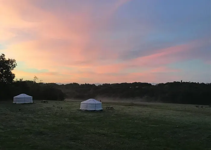 Yourtes Lacroutz ラグジュアリーテント *