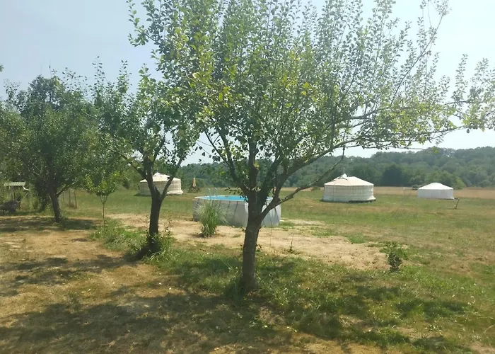 Yourtes Lacroutz ラグジュアリーテント