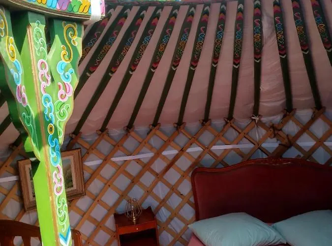 ラグジュアリーテント Yourtes Lacroutz